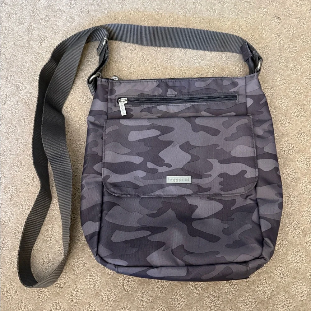 Baggallini Town Bagg Camouflage Camo Gray Crossbody Bag Nylon Unisex